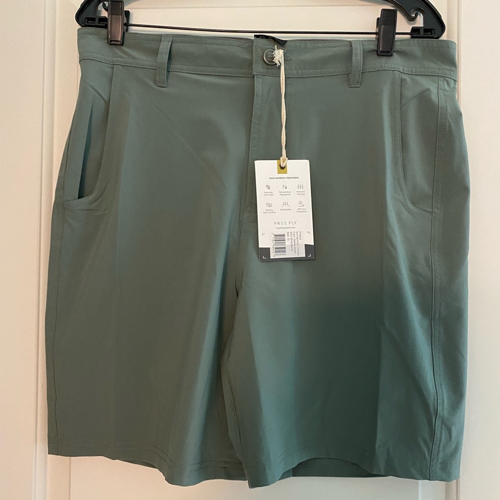 MENS FREE FLY Shorts // 32 waist // NWT // Green